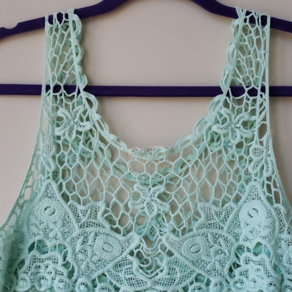 Aqua Lace Tank - Picture 3 of 5